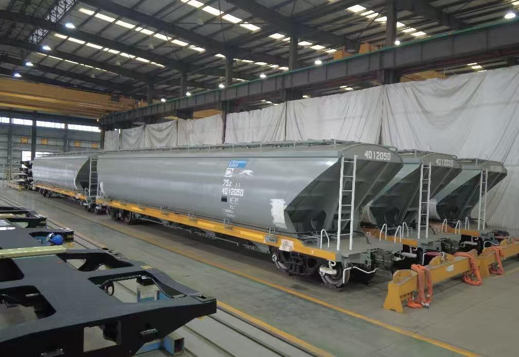 60 Tons Load Capacity Railway Hopper Wagon with Automatic Coupling and Bottom Discharge for Bulk Commodity Transport