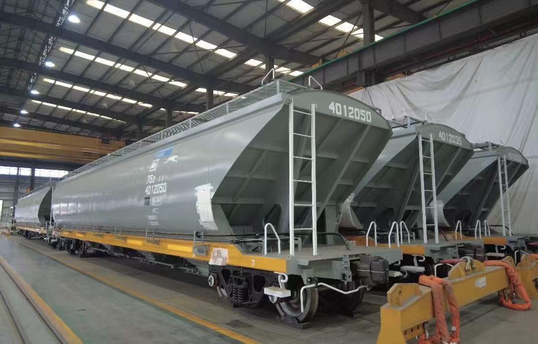 60 Tons Load Capacity Railway Hopper Wagon with Automatic Coupling and Bottom Discharge for Bulk Commodity Transport