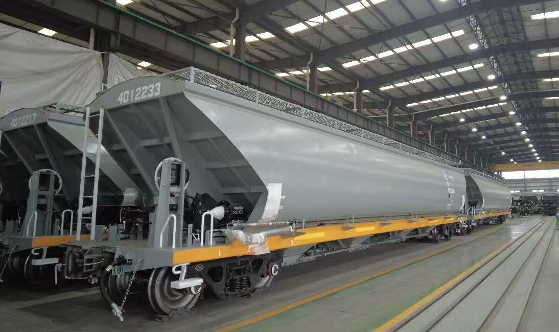60 Tons Load Capacity Railway Hopper Wagon with Automatic Coupling and Bottom Discharge for Bulk Commodity Transport