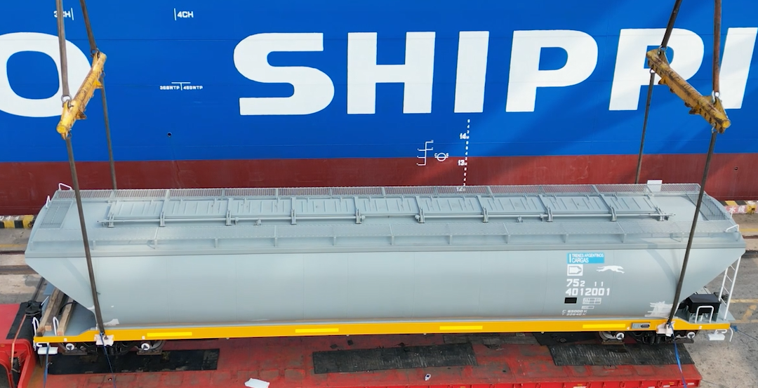 Tare Weight 24t Railway Hopper Wagon UIC Standard Including Brake Type AAR Or TB Standard Designed For Heavy Bulk Freight