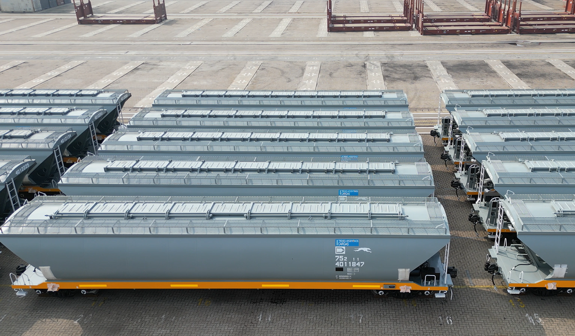 Tare Weight 24t Railway Hopper Wagon UIC Standard Including Brake Type AAR Or TB Standard Designed For Heavy Bulk Freight