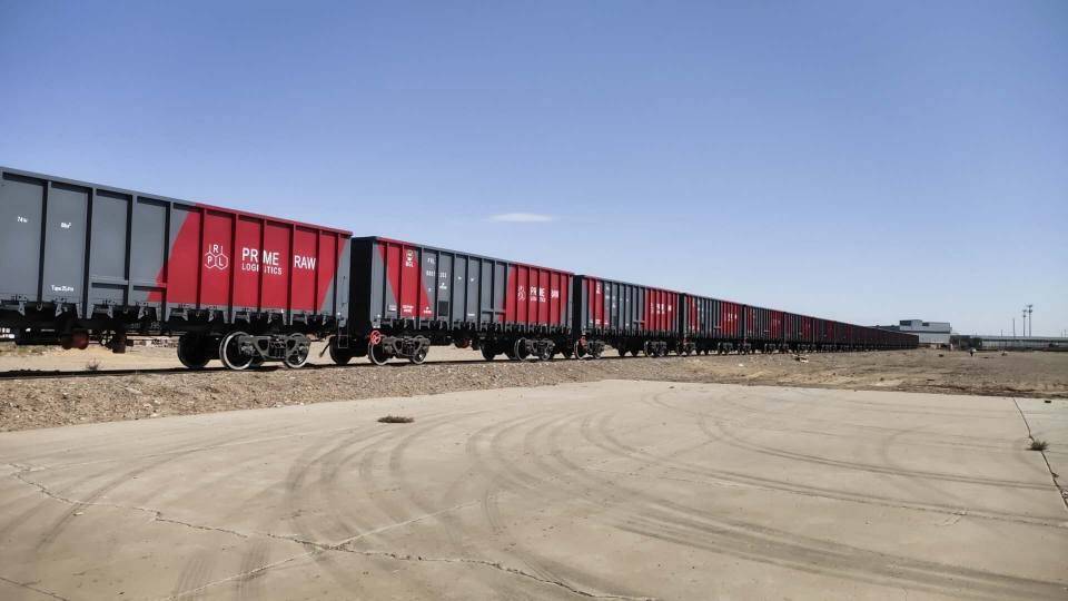 60 Tons Load Capacity  Open Top Wagon With Fixed Bogie Wheelbase 1727.2mm Robust Rail Freight Transport Equipment