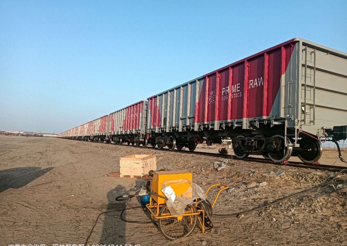 60 Tons Load Capacity  Open Top Wagon With Fixed Bogie Wheelbase 1727.2mm Robust Rail Freight Transport Equipment