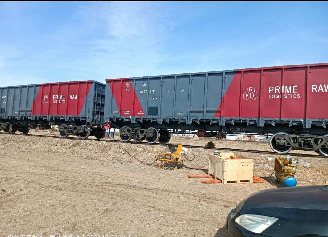 60 Tons Load Capacity  Open Top Wagon With Fixed Bogie Wheelbase 1727.2mm Robust Rail Freight Transport Equipment